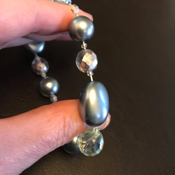 Stretchy bead bracelet - Picture 2 of 3
